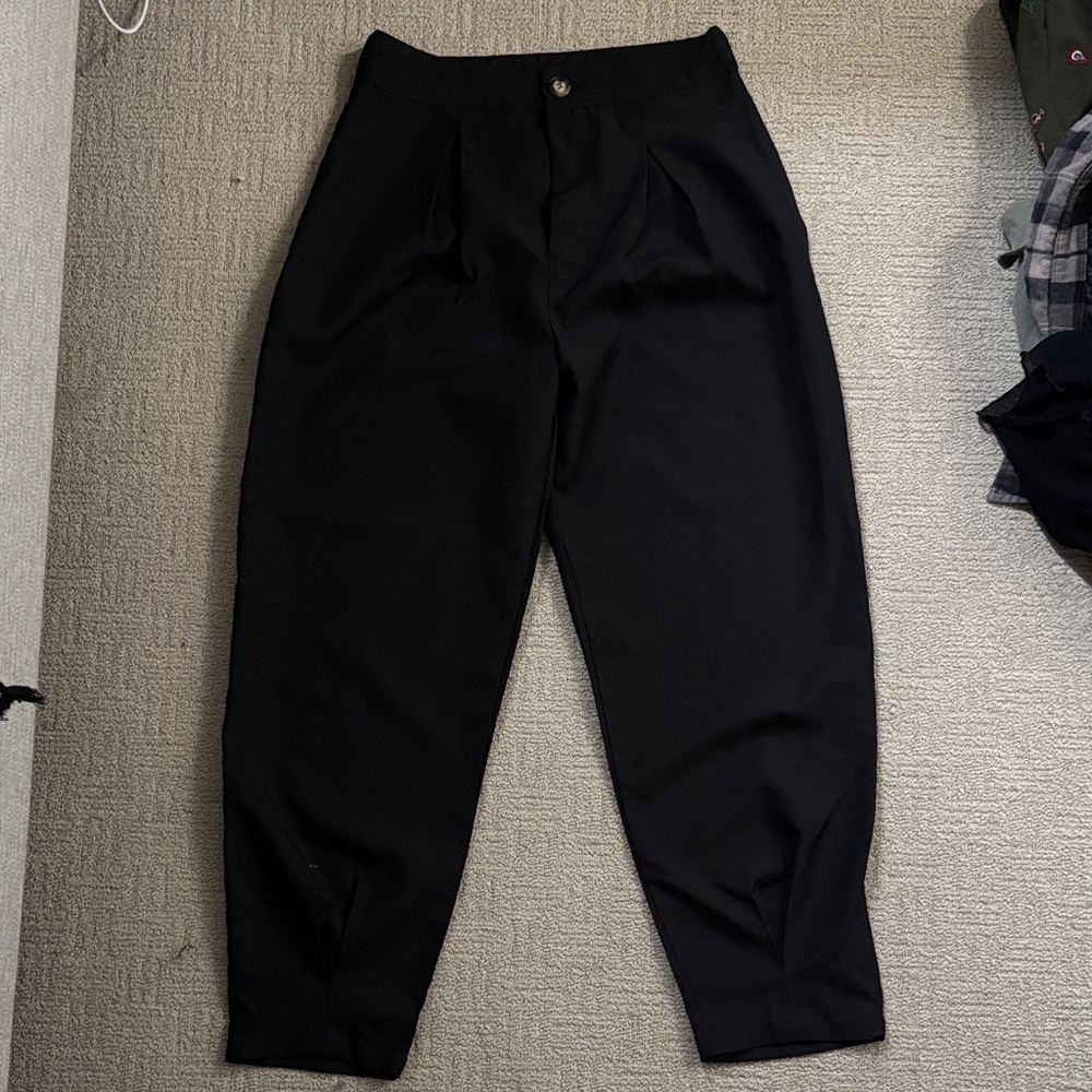 Women’s Black Tailored Pleated Pants